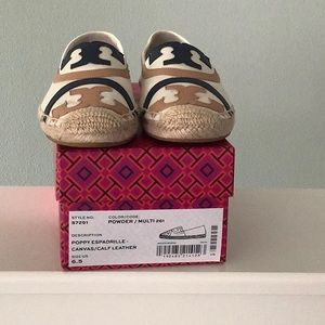 Tory Burch EUC Poppy Espadrilles in navy and tan.